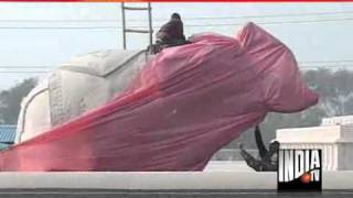 Work On Veiling Mayawati Elephant Statues Begins In UP [upl. by Silvana]