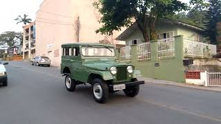 Jeep capota de aço verde 1960  Passeando Aventuras do Tio Lé [upl. by Luapnoj]