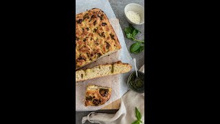 FOCACCIA al PESTO e PARMIGIANOsembra quasi di sentire il profumo😋🤤🌿🧀 Shorts [upl. by Brady573]