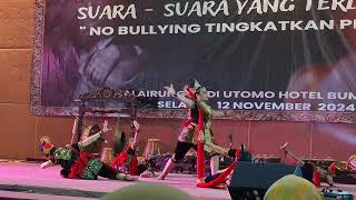 Tari Jaya PrabangsaKelas Seni Tari SMPN 1 Depok [upl. by Nnyloj877]