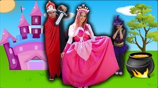 MALOUCOS FINGE BRINCAR DE PRINCESA DA DISNEY  Pretend Play with Princess Toy [upl. by Cal881]