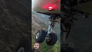 Airplane crash landing on dangerous runway automobile justplanes flight [upl. by Segroeg964]