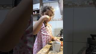 Fazendo morango com chocolate essa receita rápida de sobremesa infantil é deliciosa [upl. by Isborne]