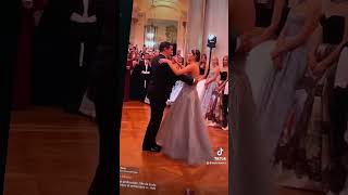 LUIS ALFONSO DE BORBON PRESENTA A “PRINCESA“ EUGENIA SU HIJA PARIS BAILE DEBUTANTES [upl. by Hose]