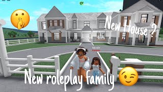 The Johnsons Family House Tour  Roblox Bloxburg Family Roleplay  With Voice [upl. by Yentruocal]