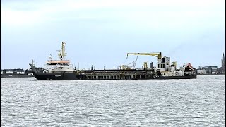 DREDGERS WORKING ON THE RIVER ORWELLSUFFOLKUK SD 480p [upl. by Tipton]