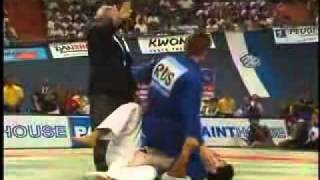 JUDO 2001 World Championships Yusuke Kanamaru 金丸 雄介 JPN  Vitaly Makarov RUS [upl. by Naleek775]