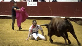 INCREIBLE Concurso de Recortes con Toros Bravos [upl. by Lyrak]