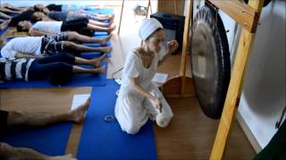 Kundalini Yoga e Relaxamento com Gongo  Ananda Kaur [upl. by Elijah214]