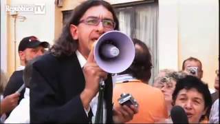 Gabriele Paolini a Piazza Montecitorio con Beppe Grillo e M5S [upl. by Dav36]