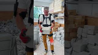 Pflastermeister Mario Tomasek  Exoskelett mit Schulterstütze auf Pflasterbaustelle Teil 6 [upl. by Jaclin]