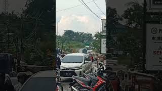 Antrian panjang KM 5 Bontang  Banjir KM 5 Bontang [upl. by Raybin]