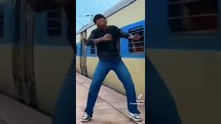 Railway station mein aadami ko Jaan bachai 😡😈 foryou trending viralvideoshorts [upl. by Gina]