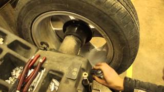 How To Balance A Car Wheel Tire Rim Assembly  With The Hunter GSP9700 [upl. by Bloem]