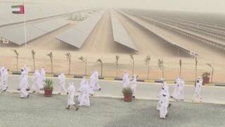 A Dubai centrale solare da 200 MW e oltre 2 milioni di pannelli [upl. by Herries53]