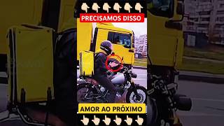 Chofer ajuda motoqueiro no semáforo jornadanorodotrem jornadanorodotrem caminhão caminhoneiro [upl. by Otto]