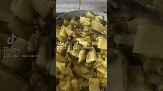 Pasta con zucchine e gamberetti [upl. by Lanni]