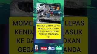 Detik2 motor lepas kendali dan jatuh kedalam selokan warga masukberanda viralvideo shortvideo [upl. by Nor]