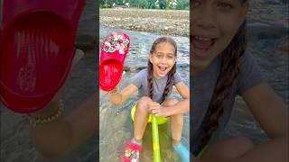 Las chancletas en el río 🥰🤣 humor 2hermanas comedia hermanos comedy [upl. by Tarfe]