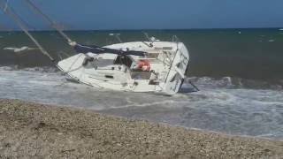 Velero Varado en la playa del Albir el día 23 06 2016 [upl. by Agathy]