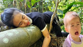 Mom worked until she was exhausted but her babys crying woke her up  Try to prepare bamboo [upl. by Atsyrc]