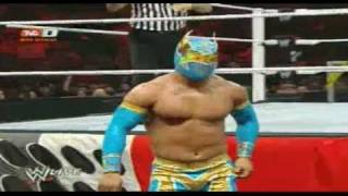 Sin Cara VS Primo RAW 11 ABRIL 2011 En Español [upl. by Jerrylee]