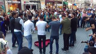 İstiklal caddesi sokak sanatçıları halay Kürtçe 21 [upl. by Leirda]