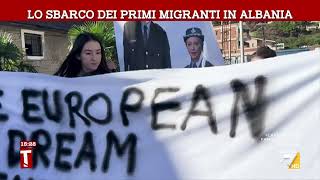 Lo sbarco dei primi migranti in Albania [upl. by Venu]