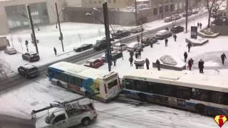 Carambolage Montréal Québec Hiver Décembre 2016 Pas capable darrêter [upl. by Eiramik]