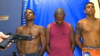 Três homens são presos suspeitos de assaltar com arma de brinquedo no Rio [upl. by Ydnerb]