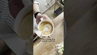 Latte arte casero formando un tulipán latteart intentalo coffee [upl. by Scevo]