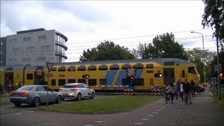 Spoorwegovergang Harderwijk  Dutch railroad crossing [upl. by Kcirdes]