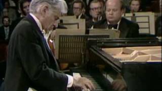 Bernstein performs Gershwin Rhapsody in Blue 12 [upl. by Arraik]