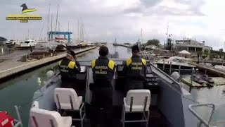 Il video dei controlli della Guardia di Finanza a Rimini sulle barche non dichiarate al Fisco [upl. by Stralka]