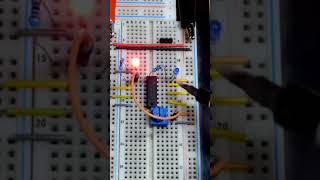 74HC14 IC Hex Schmitt Trigger NOT Gate Trimpot demo Integrated Circuit electronics howto diy [upl. by Hokanson789]