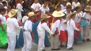 el toro meco bailable del 10 de mayo por niños de 2 año de primaria curso 2013 [upl. by Frederick]