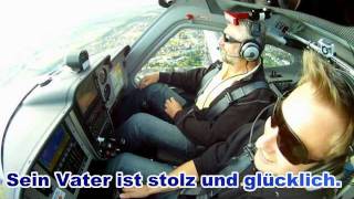 Dennis überrascht seinen Vater mit seiner Pilotenlizenz  httpswwwflugschulefollowmecom [upl. by Nnylsoj69]