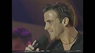 CARLOS PONCE  quot REZO quot  LIVE [upl. by Aticnemrac]