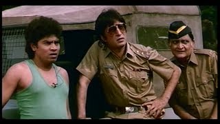 Inspector Shakti Kapoor brings Johnny Lever to the College to Identify the Killers Khiladi [upl. by Weidner796]