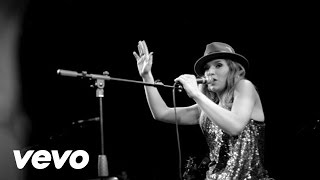 ZZ Ward  Grinnin in Your Face Live at The Troubadour [upl. by Naitirb827]