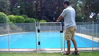 Valla piscina BABYSECUR puerta automatica [upl. by Delcina482]