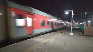 12511 Raptisagar Express High Speed Skipping Vidisha Station [upl. by Leid]