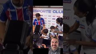 TOTÃ“I CANTA O HINO DO MENGÃƒO NA APRESENTAÃ‡ÃƒO DE EVERTON RIBEIRO AO BAHIA ÃDOLO HAHAHA [upl. by Ynagoham]