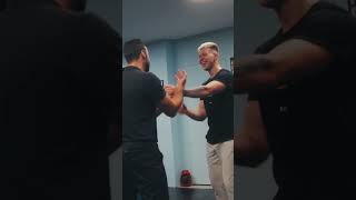 Impara a non Reagire con la Forza wingchun [upl. by Danila]