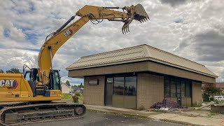 Caterpillar excavator crushes entire retail building [upl. by Selhorst]