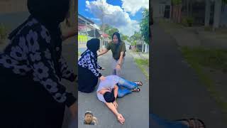 Tolong orang pingsan drama komedi lucu comedy funny [upl. by Yanehc]