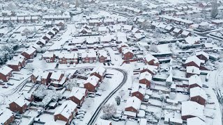 Heavy snowfall seen across the Midlands  SWNS [upl. by Lotti]