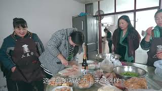 三口大锅一起炖，猪排牛排豆角鱼，16个小菜安排上 乡村大锅煮出人间美味 [upl. by Eatnuahs]