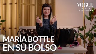 En el bolso de María Bottle  En el bolso  Vogue México y Latinoamérica [upl. by Torhert]