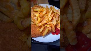 GREGGS Vegetable Bake Pasty Crinkle Fries Chips Breaded Pollock Fish Peri Peri Salt Nando’s Ketchup [upl. by Damha578]